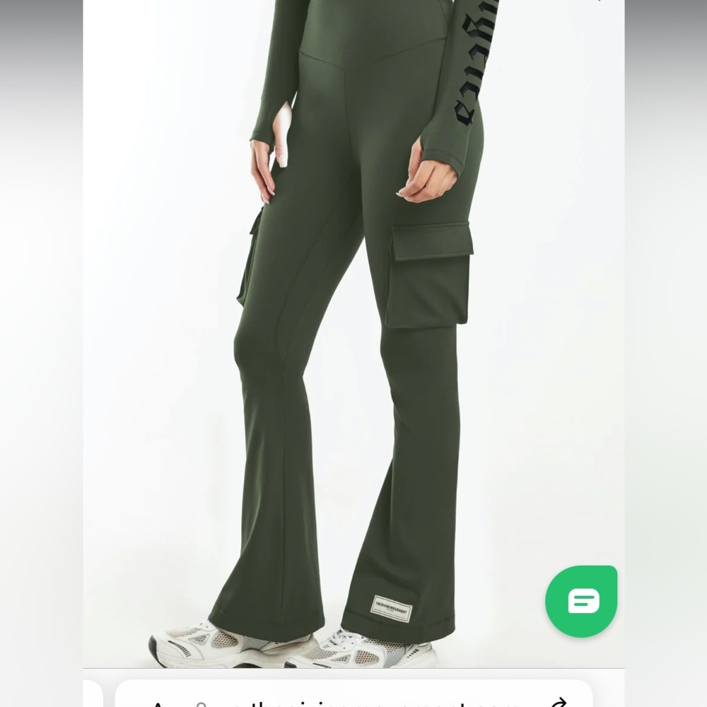 Leggings with flared pants and side pockets. In XS